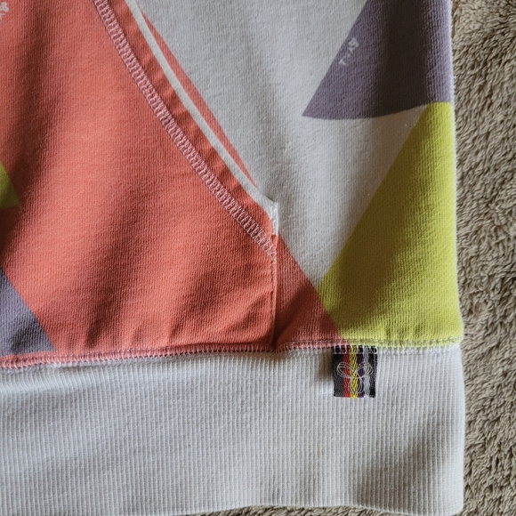 Aritzia TNA geometric print hoodie size medium - Picture 6 of 14